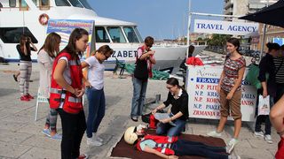 Nacionalna društva Crvenog križa diljem svijeta, potaknuta inicijativom Međunarodne federacije društava Crvenog križa i Crvenog polumjeseca (IFRC), obilježila su i ove godine Svjetski dan prve pomoći. Ovo je bila još jedna prilika da se ukaže na važnost p Nacionalna društva Crvenog križa diljem svijeta, potaknuta inicijativom Međunarodne federacije društava Crvenog križa i Crvenog polumjeseca (IFRC), obilježila su i ove godine Svjetski dan prve pomoći. Ovo je bila još jedna prilika da se ukaže na važnost p