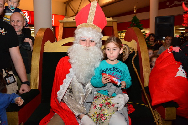 Supernova Zadar: Sveti Nikola i kamion Djeda mraza, Foto: Iva Perinčić Supernova Zadar: Sveti Nikola i kamion Djeda mraza, Foto: Iva Perinčić