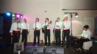 Klapa Contra oduševila u Teatro Baru i Zlatnom kutiću. Foto: Iva Perinčić Klapa Contra oduševila u Teatro Baru i Zlatnom kutiću. Foto: Iva Perinčić