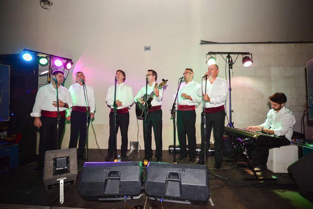 Klapa Contra oduševila u Teatro Baru i Zlatnom kutiću. Foto: Iva Perinčić Klapa Contra oduševila u Teatro Baru i Zlatnom kutiću. Foto: Iva Perinčić