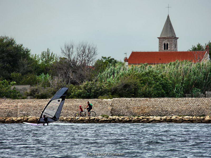Kite surferi guštaju u Ninu