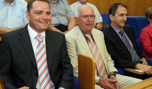 Zadar, 160609. Danas je u Gradskoj vijecnici odrzana konstituirajuca sjednica Gradskog vijeca Zadra. Na slici Darko Kasap, dogradonacelnik, Zvonimir Vrancic , gradonacelnik i Drazen Grgurovic, dogradonacenik. Foto : Vladimir Ivanov / CROPIX