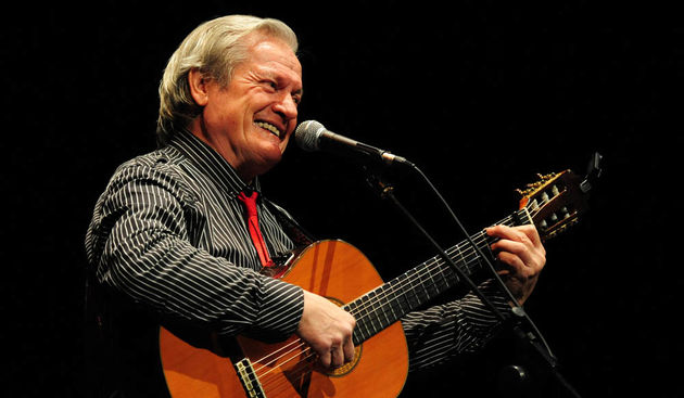 Zadar, 14.02.2013. snimio: Nenad Marčev Kantautor i šansonjer IBRICA JUSIĆ Koncert povodom Valentinova Dvorana HNK Zadar