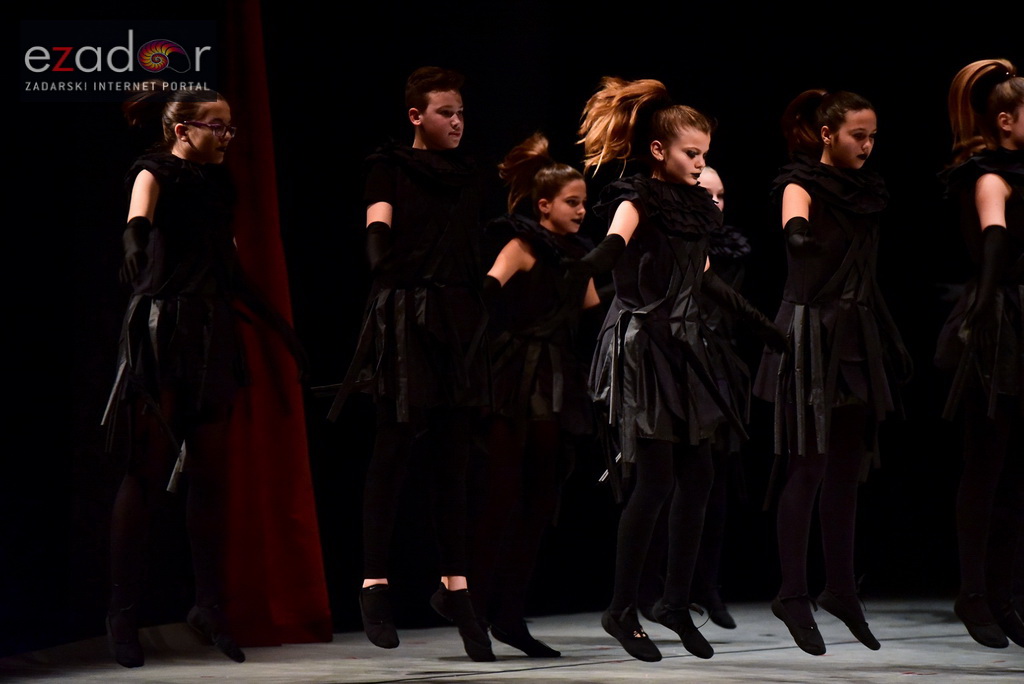 Predstava “Odgojoj” Plesne udruge Gesta u HNK Zadar