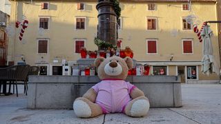 Zadrani zapalili svijeće za dječaka stradalog u zagrebačkoj osnovnoj školi
