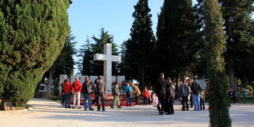 Blagdan Svih svetih na Gradskom groblju Zadar, Foto: Iva Perinčić Blagdan Svih svetih na Gradskom groblju Zadar, Foto: Iva Perinčić
