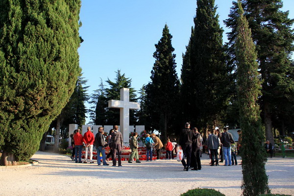 Blagdan Svih svetih na Gradskom groblju Zadar, Foto: Iva Perinčić Blagdan Svih svetih na Gradskom groblju Zadar, Foto: Iva Perinčić