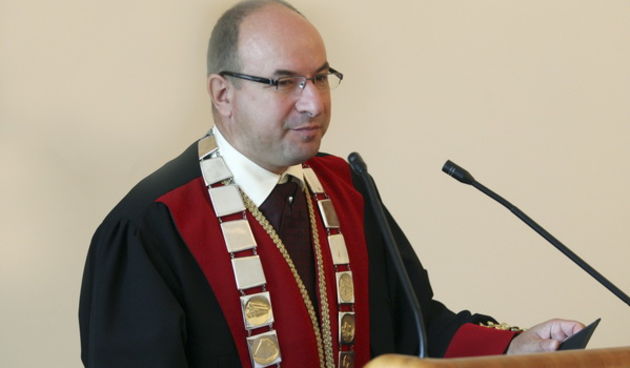 Zadar, 051009.
Na zadarskom sveucilistu pocela nova akademska godina . Okupljenim studentima prve godine u svecanoj dvorani  su se obratili  rektor Ante Uglesic (na slici)  i prorektorica Ana Prorokovic.
Foto : Vladimir Ivanov / CROPIX