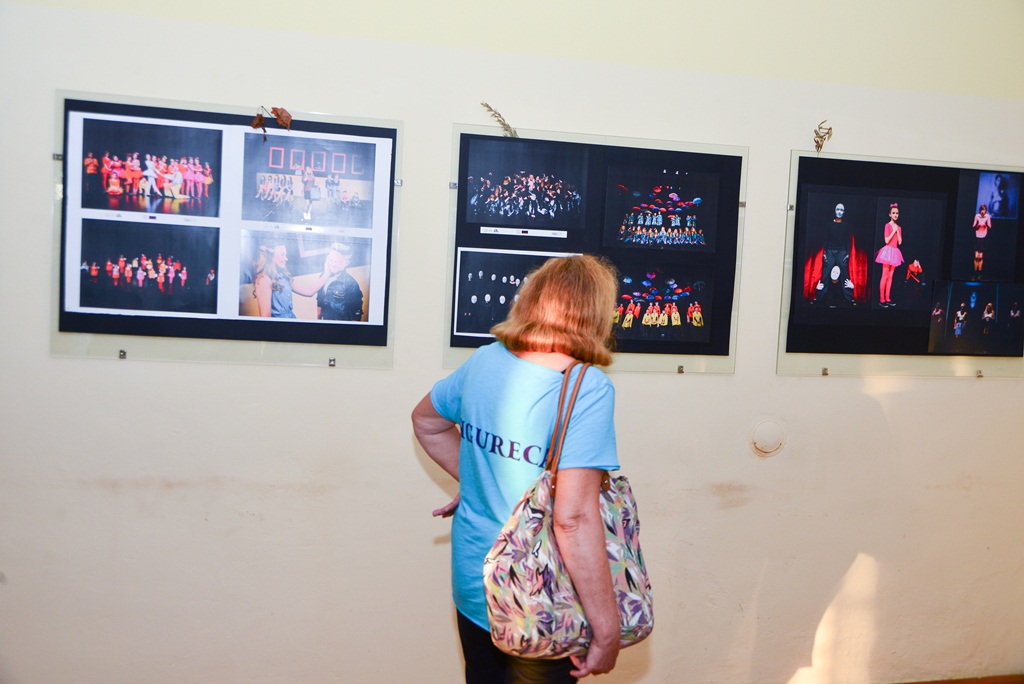 U MO Stanovi upriličeno je svečano otvorenje izložbe fotografija “Igrajmo se” autorice Ive Perinčić U MO Stanovi upriličeno je svečano otvorenje izložbe fotografija “Igrajmo se” autorice Ive Perinčić