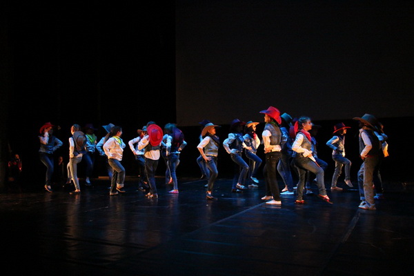 HNK Zadar: 5. Zadarski plesni festival u organizaciji Plesne udruge Gesta okupio je više od 260 plesača HNK Zadar: 5. Zadarski plesni festival u organizaciji Plesne udruge Gesta okupio je više od 260 plesača