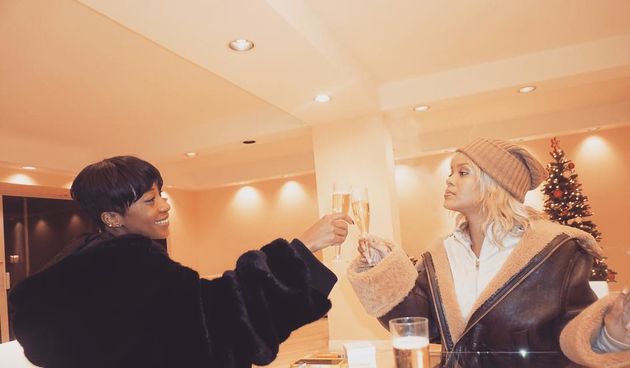 Rihanna ponovo zanosna plavuša