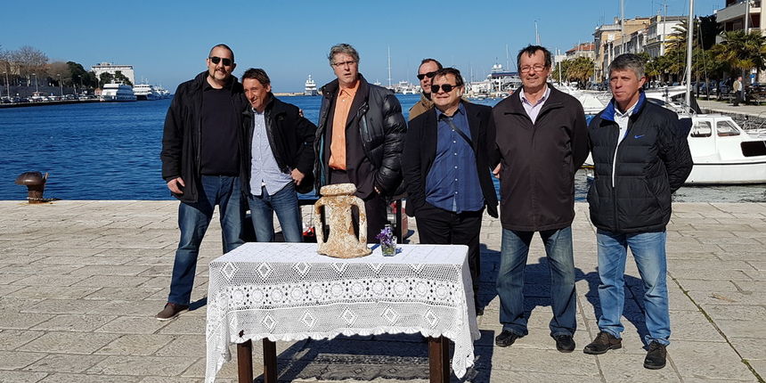 Dan žena, Bleke i konji