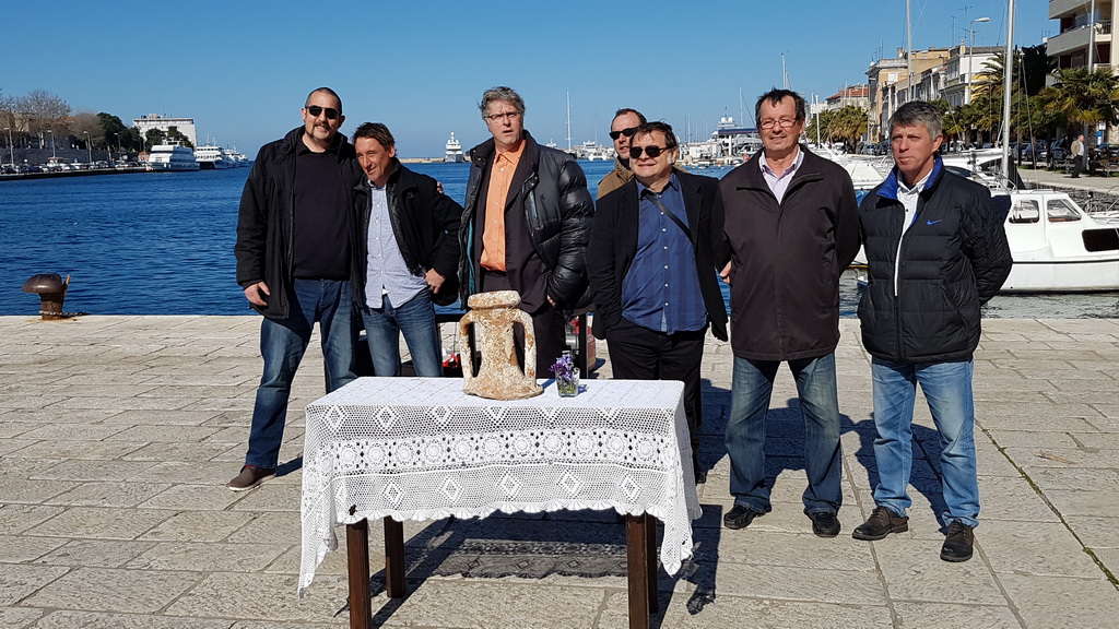 Dan žena, Bleke i konji