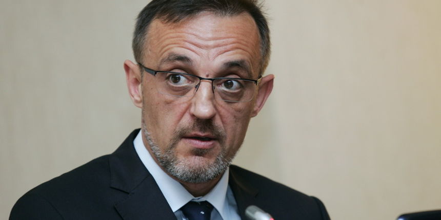 Zagreb, 030412.Hotel Internacional, Miramarska 24.Hrvatski ministar poljoprivrede, ribarstva i ruralnog razvoja Tihomir Jakovina i povjerenik Europske unije za poljoprivredu i ruralni razvoj Dacian Ciolos prisustvovali su svecanosti zatvaranja dvaju pro