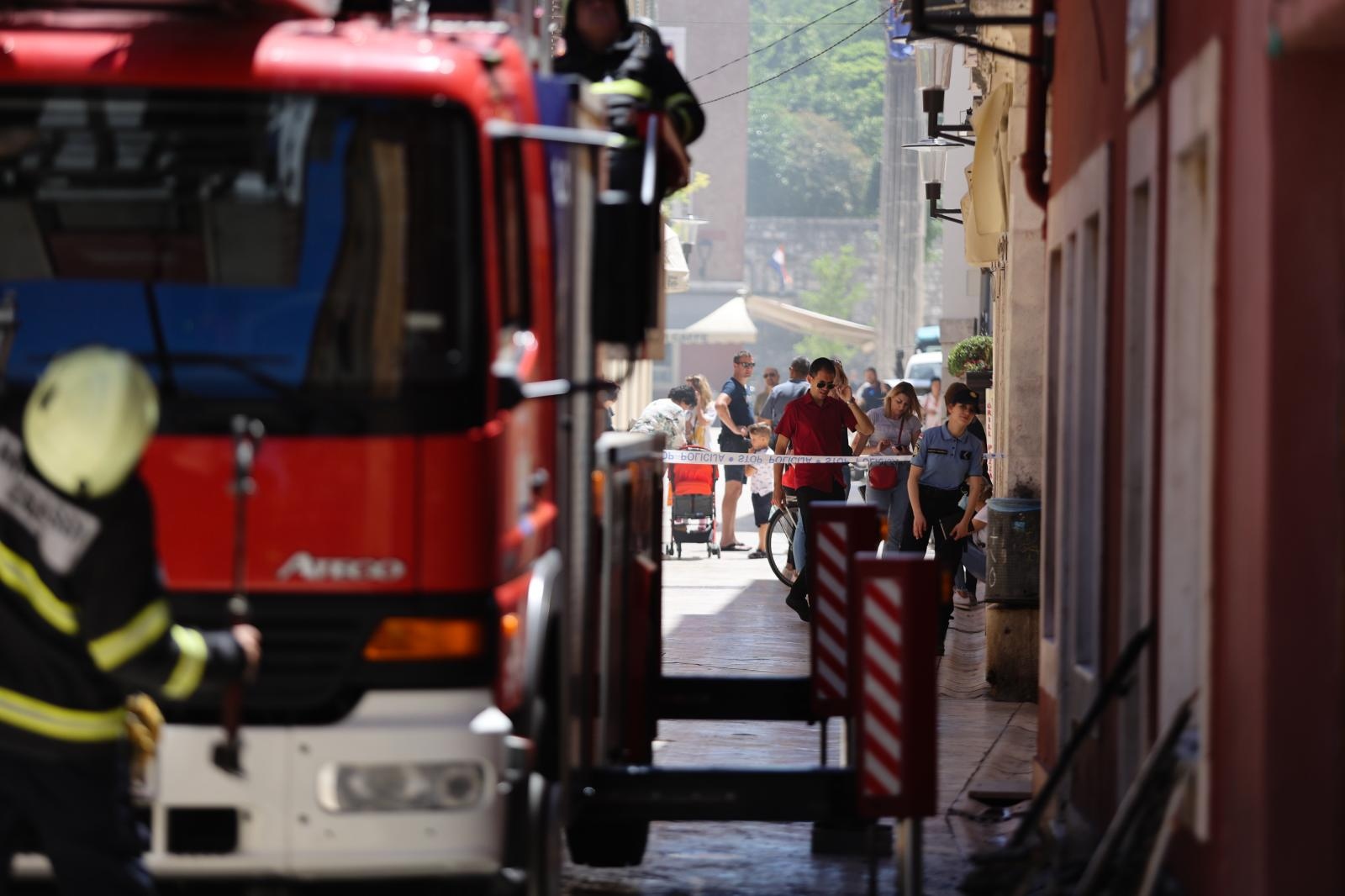 Veliki požar izbio u zgradi na Narodnom trgu Veliki požar izbio u zgradi na Narodnom trgu