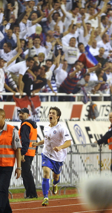 Split, 300910.
Stadion Poljud.
Nogometna utakmica drugog kola Europske lige,
Hajduk – Anderlecht.
Na slici: slavlje Hajdukovaca nakon sto je Ante Vukusic postigao pogodak.
Foto: Josko Ponos / CROPIX Split, 300910.
Stadion Poljud.
Nogometna utakmica drugog kola Europske lige,
Hajduk – Anderlecht.
Na slici: slavlje Hajdukovaca nakon sto je Ante Vukusic postigao pogodak.
Foto: Josko Ponos / CROPIX