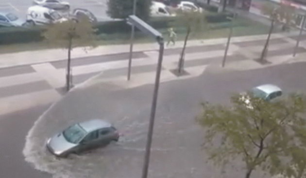 Obilna kiša potopila Zrinsko-Frankopansku ulicu na Relji