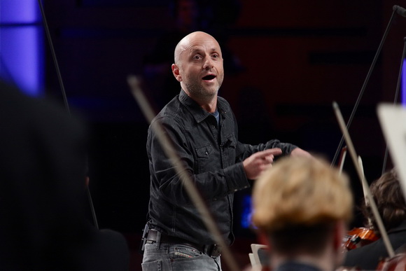 Započela 2. sezona show-a Maestro: Sedmero natjecatelja prvi put ravnalo Simfonijskim orkestrom