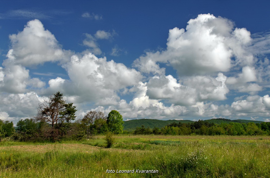 Zaigrani oblaci nad Likom