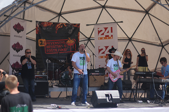 Prvenstvo u roštiljanju na zadarskoj Rivi (foto:Saša Čuka) Prvenstvo u roštiljanju na zadarskoj Rivi (foto:Saša Čuka)