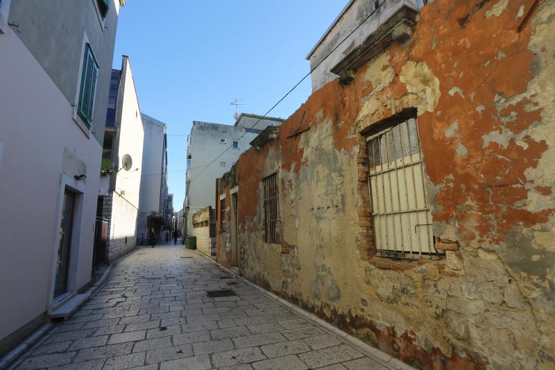 06.11.2013., Zadar – Dotrajale fasade na zgradama u centru grada. Photo: Filip Brala/PIXSELL 06.11.2013., Zadar – Dotrajale fasade na zgradama u centru grada. Photo: Filip Brala/PIXSELL