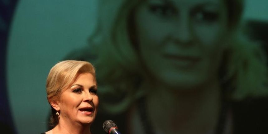 Kolinda grabar kitarović, neka josipović kaže jesu li pregovori za ulazak u EU bili promašena politika