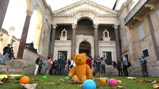 Performans na Peristilu: Doručak na travi. Photo: Miranda Cikotic/PIXSELL