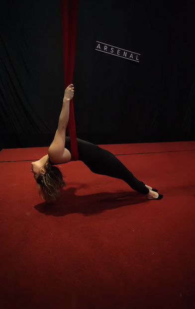 Arsenal: Xiomara Circo Art – ples na svili, Foto: Roberto Lerga Arsenal: Xiomara Circo Art – ples na svili, Foto: Roberto Lerga