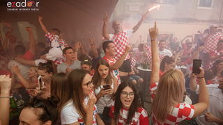 Navijačko ludilo u Zadru za vrijeme i nakon finala Svjetskog prvenstva Navijačko ludilo u Zadru za vrijeme i nakon finala Svjetskog prvenstva