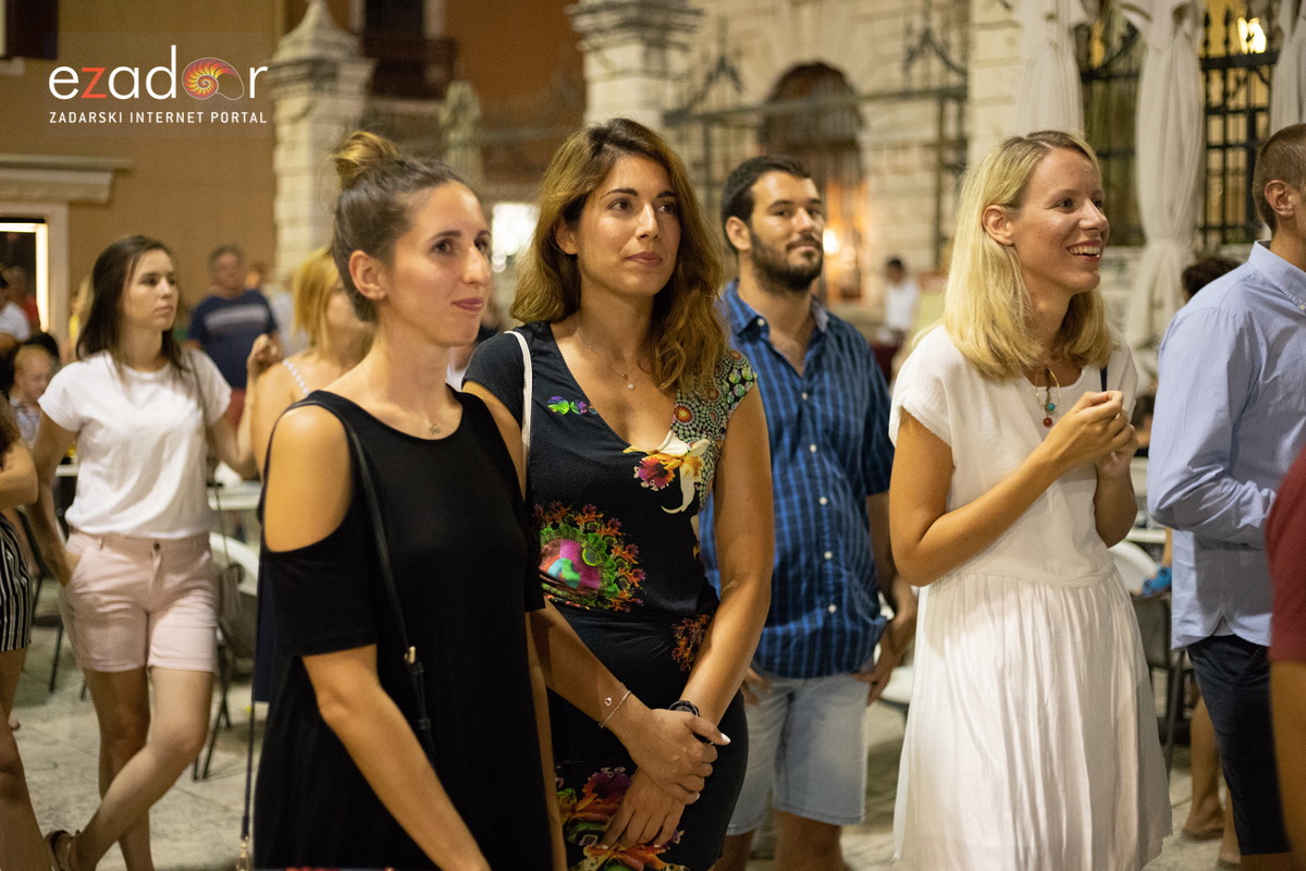 Svečani doček svjetskih prvaka Mihovila i Šime Fantele na Narodnom trgu Svečani doček svjetskih prvaka Mihovila i Šime Fantele na Narodnom trgu