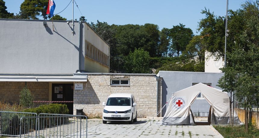 Na Ravnicama s radom počeo mobilni Covid-19 tim Na Ravnicama s radom počeo mobilni Covid-19 tim