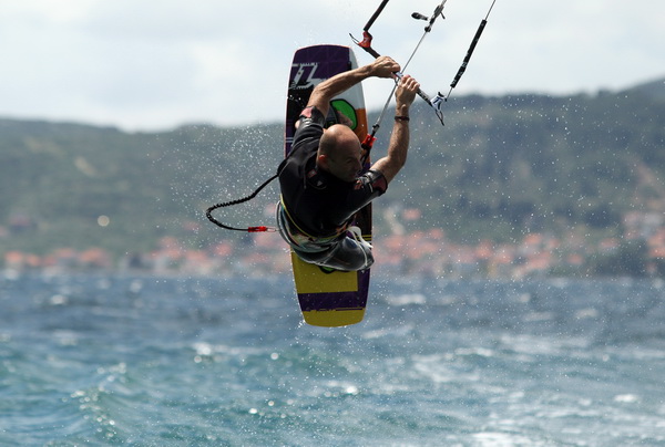 Zadar, 240513
Plaza Kolovare. Jako jugo na zadarsku plazu Kolovare je izmamilo velik broj windsurfera koji jedva cekaju ovakve vremenske prilike kako bi uzivali u omiljenom sportu.
Foto: Jure Miskovic / CROPIX Zadar, 240513
Plaza Kolovare. Jako jugo na zadarsku plazu Kolovare je izmamilo velik broj windsurfera koji jedva cekaju ovakve vremenske prilike kako bi uzivali u omiljenom sportu.
Foto: Jure Miskovic / CROPIX