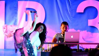 Vir : Colonia rasplesala tisuće posjetitelja na Viru ; foto Iva Perinčić Vir : Colonia rasplesala tisuće posjetitelja na Viru ; foto Iva Perinčić