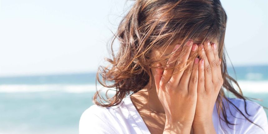 Žena koja pati, patnja, slomljeno srce Žena koja pati, patnja, slomljeno srce