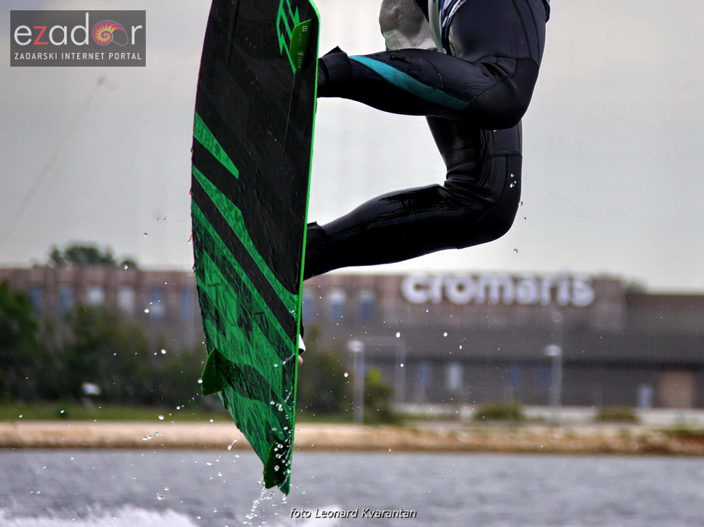 Kiteri guštali u refulima ninske bure Kiteri guštali u refulima ninske bure