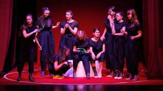 Igrajmo se: Zabranjeno mlađima od 15 strana A