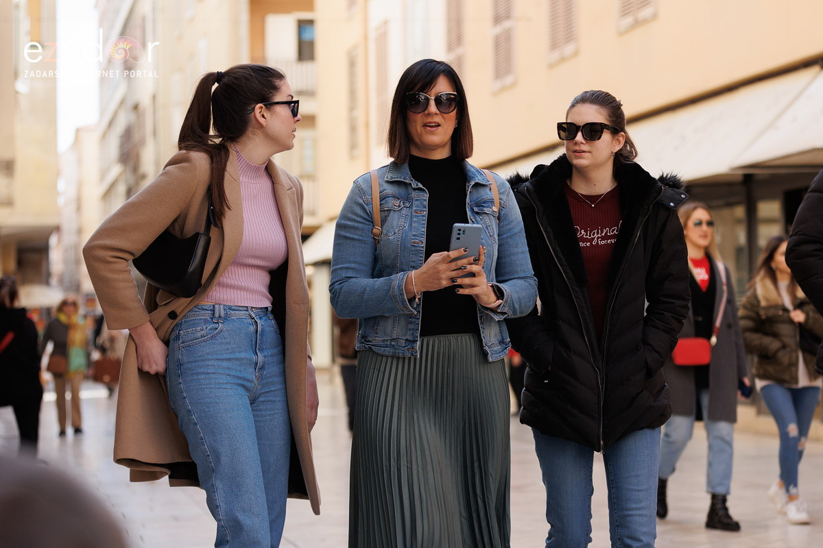 Đir po gradu, subotnja špica 19. ožujka 2022. Đir po gradu, subotnja špica 19. ožujka 2022.