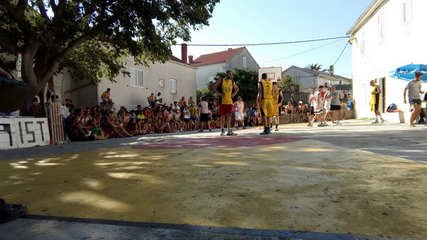 41. Otočki košarkaški turnir “Ist 2016”. Foto: Zvonimir Brzić 41. Otočki košarkaški turnir “Ist 2016”. Foto: Zvonimir Brzić