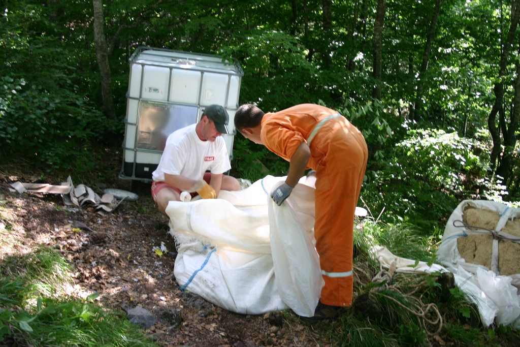 Obnova skloništa na Vlaškom gradu, foto: PD Paklenica Obnova skloništa na Vlaškom gradu, foto: PD Paklenica
