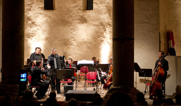 Hrvatska komorna filharmonija, Mak Grgić i Franko Božac u crkvi Sv. Donata, foto: L. Banić