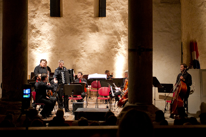 Hrvatska komorna filharmonija, Mak Grgić i Franko Božac u crkvi Sv. Donata, foto: L. Banić