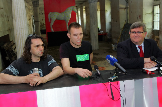 Rijeka 070610.
Danas je u prostoru bivse tvornice papira Harteri najavljen ovogodisnji   Hartera festival. Ova priredba se organizira po sesti put u  napustenim prostorima bivse tvornice. Festival traje od 11 do 13 lipnja , a nastupaju slijedece grupe: Kl