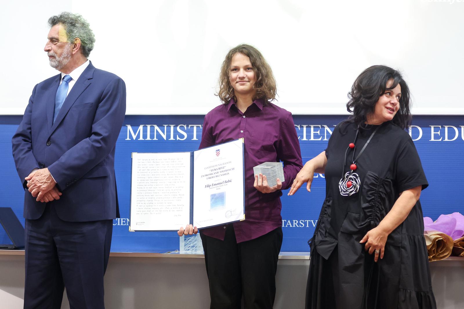 Dodijeljene su Godišnje nagrade Luka Ritz za promicanje tolerancije i škole bez nasilja Dodijeljene su Godišnje nagrade Luka Ritz za promicanje tolerancije i škole bez nasilja