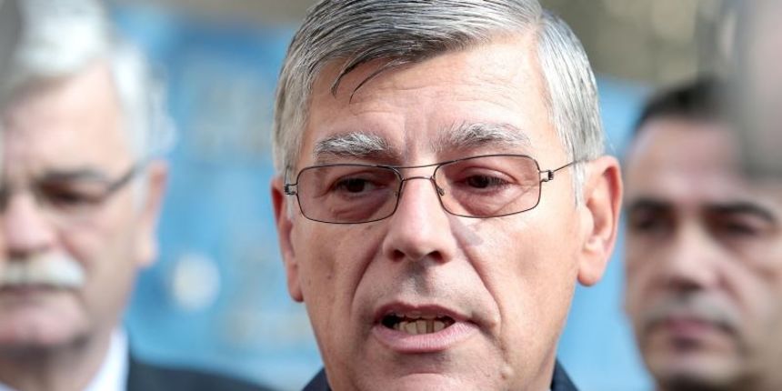 Zagreb – O demografskoj obnovi i pronatalitetnoj politici na konferenciji za novinare ispred Klaiceve bolnice govorio je nositelj liste 1. izborne jedinice Domoljubne koalicije, potpredsjednik Hrvatskog sabora akademik Zeljko Reiner s kolegama s liste. Ph Zagreb – O demografskoj obnovi i pronatalitetnoj politici na konferenciji za novinare ispred Klaiceve bolnice govorio je nositelj liste 1. izborne jedinice Domoljubne koalicije, potpredsjednik Hrvatskog sabora akademik Zeljko Reiner s kolegama s liste. Ph