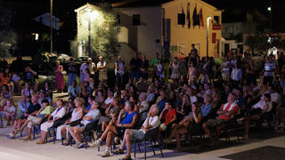Dašak Italije: Koncert Nere Gojanović, Gordane Pavić i Vladimira Garića na rivi u Petrčanima