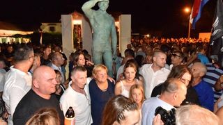 U Dragama otkriven spomenik Miru Barešiću. Photo: Dino Stanin/PIXSELL