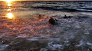 Punta Skala: Sunce tone u beskraj valova