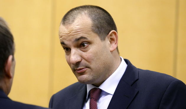 Zagreb, 071212.
Markov trg.
Sabor.
Nastavak redovite sjednice Sabora s raspravom o prijedlogu zakona o izmjenama i dopunama o drzavnom i sudbenom vijecu.
Na fotografiji: Orsat Miljenic.
Foto: Goran Mehkek / CROPIX