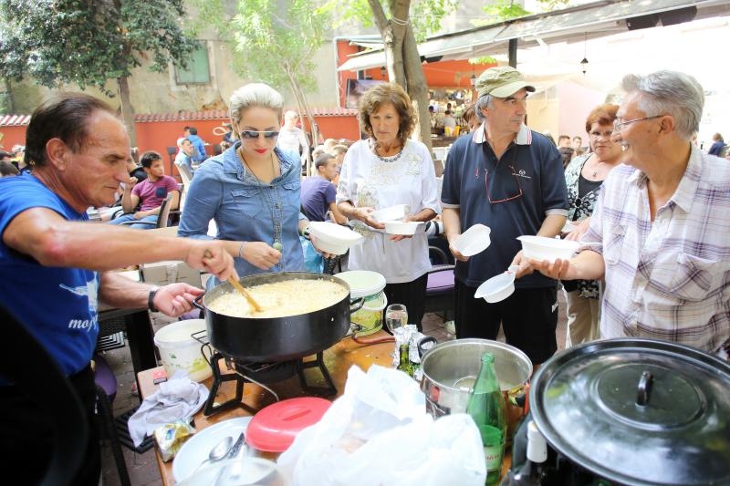 Građani od podneva uživaju u Varoškoj fešti, foto: Filip Brala/PIXSELL Građani od podneva uživaju u Varoškoj fešti, foto: Filip Brala/PIXSELL