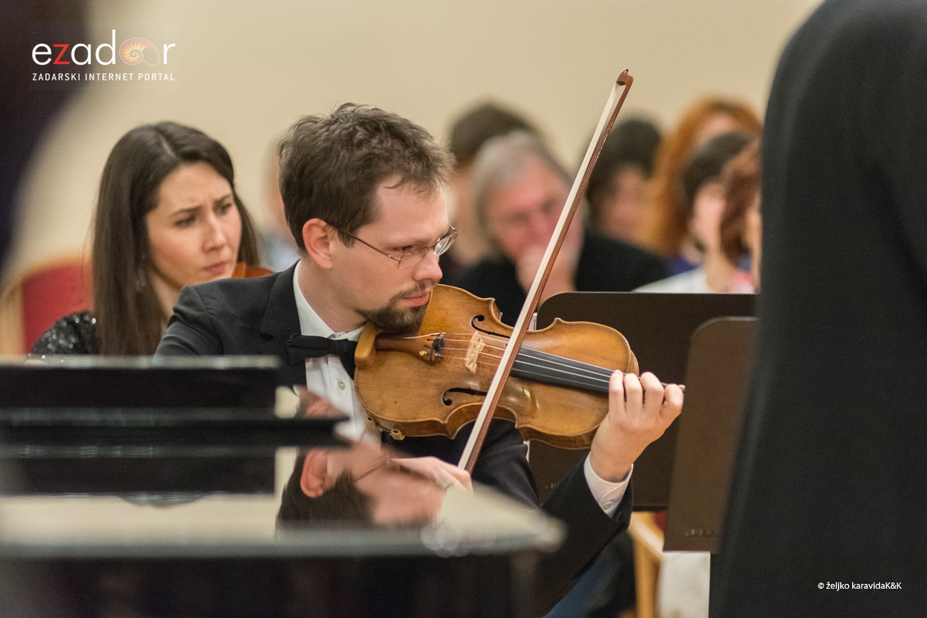 “Glazbena fantazija” Zadarskog komornog orkestra u Svečanoj dvorani Sveučilišta u Zadru. Solist Berislav Šipuš na klaviru, pod ravnanjem maestra Pavla Dešpalja “Glazbena fantazija” Zadarskog komornog orkestra u Svečanoj dvorani Sveučilišta u Zadru. Solist Berislav Šipuš na klaviru, pod ravnanjem maestra Pavla Dešpalja